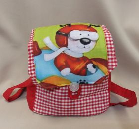 MOCHILA DE SOLAPA ROJA.jpg