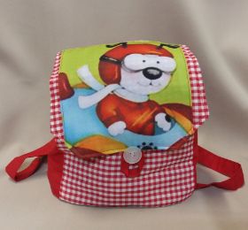 MOCHILA DE SOLAPA ROJA.jpg