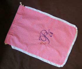 BOLSA DE PAN BORDADA FUCSIA.jpg